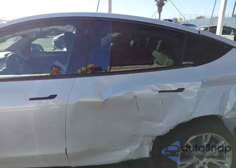 2023 Tesla Model Y Awd/Long Range Dual Motor All-Wheel Drive from USA, damaged, VIN 7SAYGDEE3PA039610